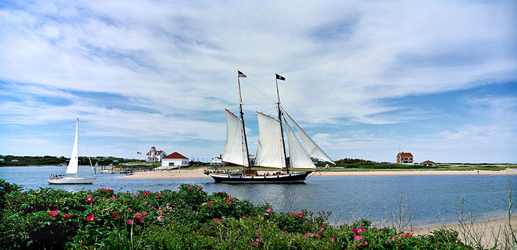 419-9    Mystic Clipper in the Breachway