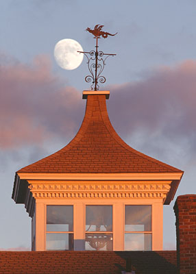 844-18    Moon Over Manisses Cupola