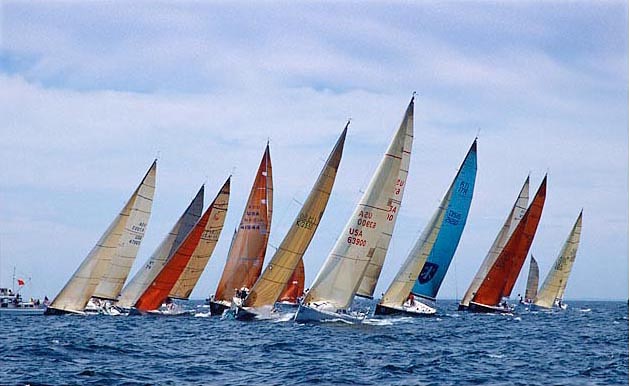 1102-33    Bunched at the Start, Race Week