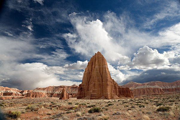 DS-665    Temples of the Sun & Moon, Capitol Reef