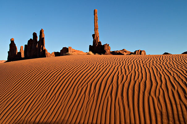 D-735    Yei Bi Chai and the Totem, Monument Valley